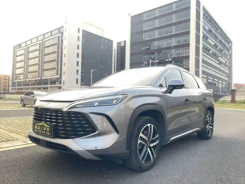 2025 BYD Song L с пробегом 44 000 км