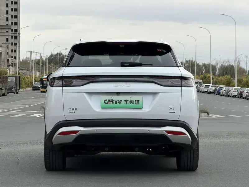 2025 BYD Song L с пробегом 5 000 км