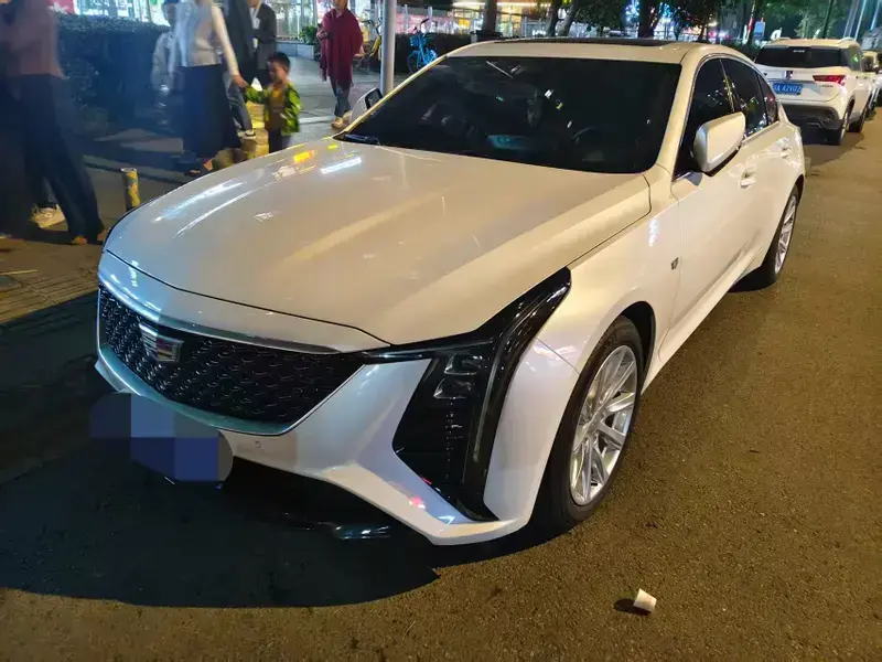 2024 Cadillac CT5 с пробегом 25 000 км