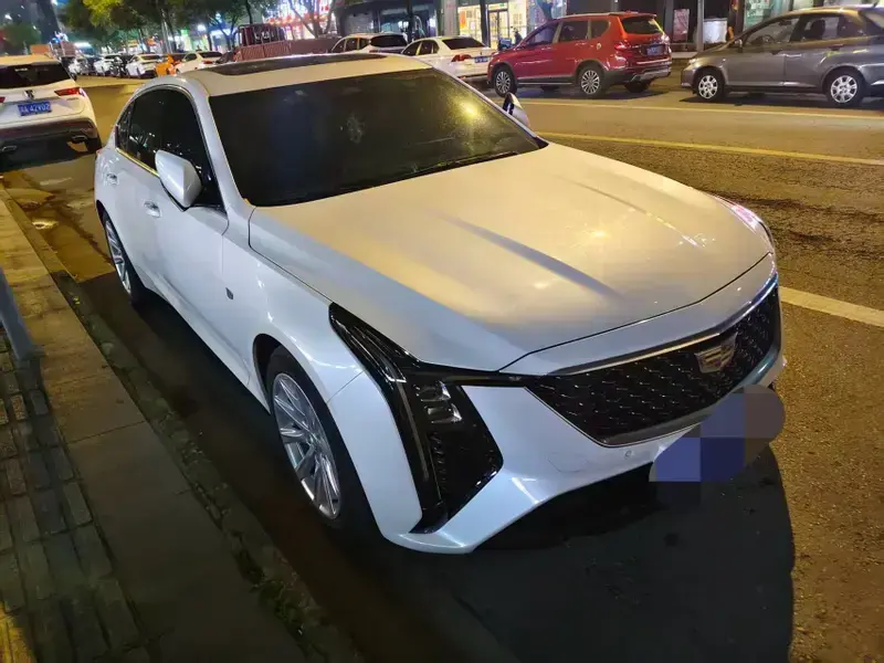 2024 Cadillac CT5 с пробегом 25 000 км