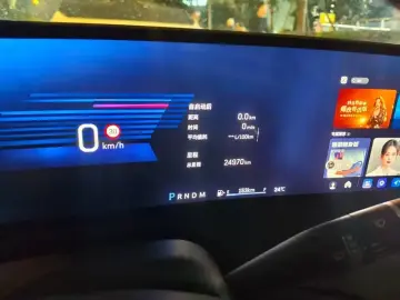 2024 Cadillac CT5 с пробегом 25 000 км