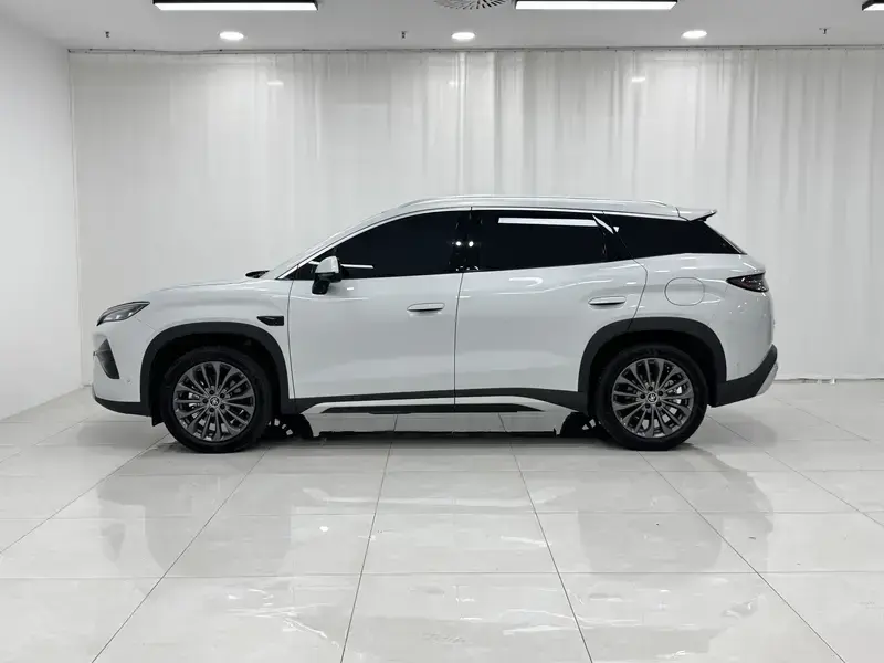 2026 BYD Song Ultra с пробегом 3 300 км