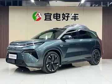 2025 BYD Tang L с пробегом 8 000 км