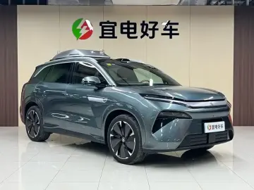 2025 BYD Tang L с пробегом 8 000 км
