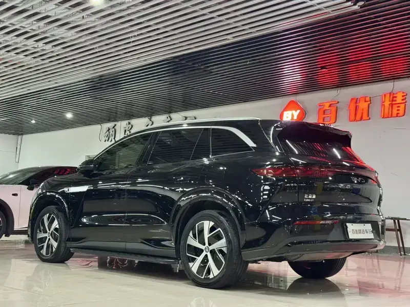 2025 BYD Tang L с пробегом 20 000 км