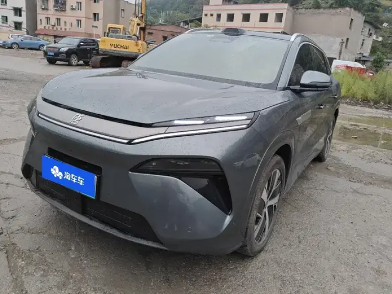 2025 BYD Tang L с пробегом 14 000 км