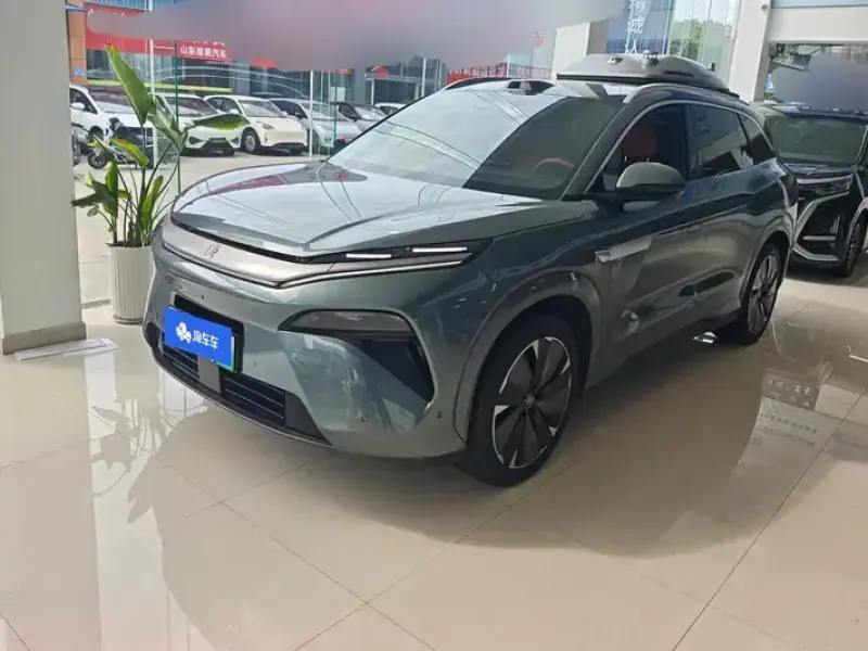 2025 BYD Tang L с пробегом 7 000 км