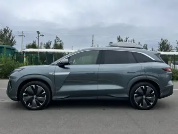 2025 BYD Tang L с пробегом 8 000 км