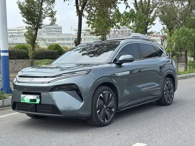 2025 BYD Tang L с пробегом 14 000 км