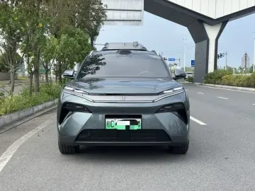2025 BYD Tang L с пробегом 14 000 км
