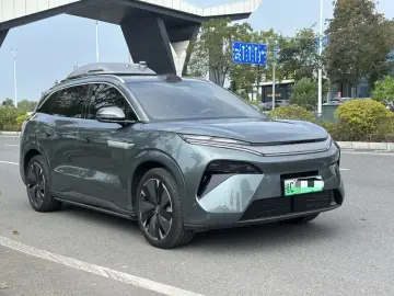 2025 BYD Tang L с пробегом 14 000 км
