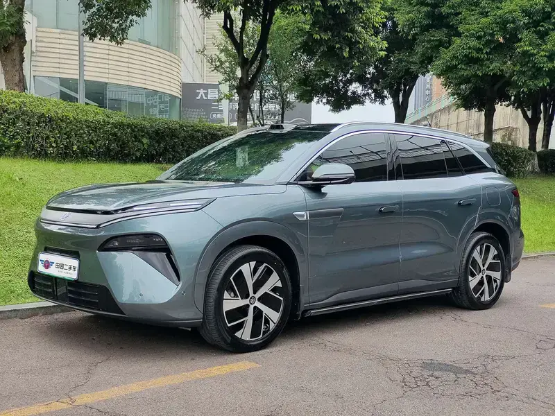 2025 BYD Tang L с пробегом 8 900 км