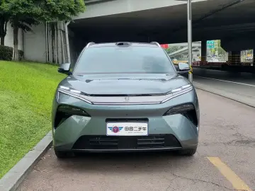 2025 BYD Tang L с пробегом 8 900 км