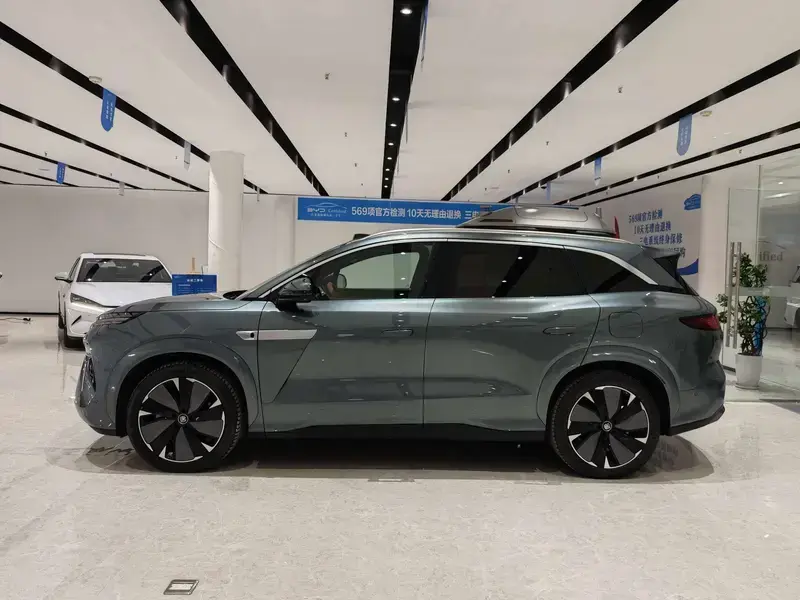 2025 BYD Tang L с пробегом 9 000 км