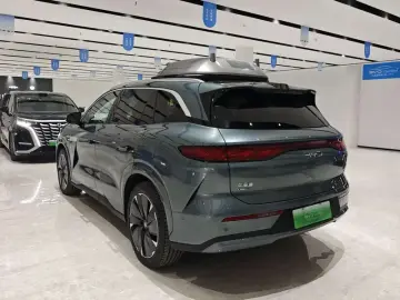 2025 BYD Tang L с пробегом 9 000 км