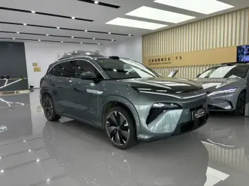 2025 BYD Tang L с пробегом 6 300 км