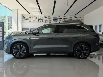 2025 BYD Tang L с пробегом 12 000 км