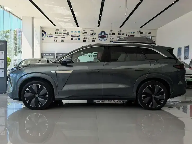 2025 BYD Tang L с пробегом 12 000 км
