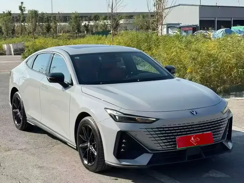 2023 Changan UNI-V с пробегом 40 000 км