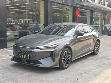 2024 Changan UNI-V с пробегом 14 000 км