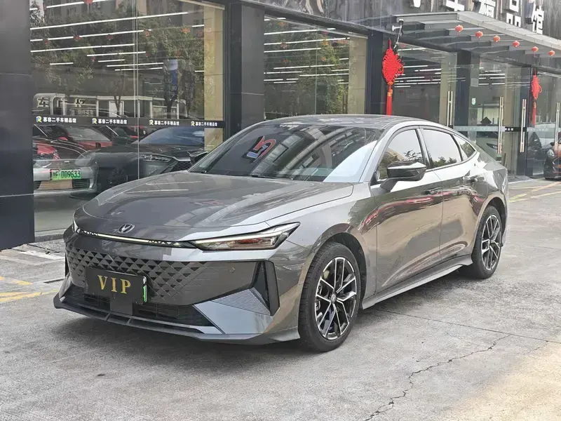 2024 Changan UNI-V с пробегом 14 000 км