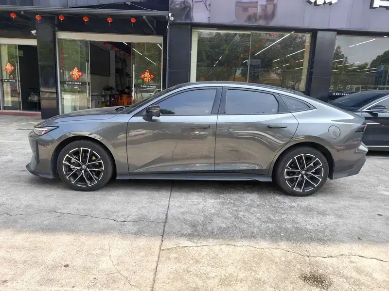 2024 Changan UNI-V с пробегом 14 000 км