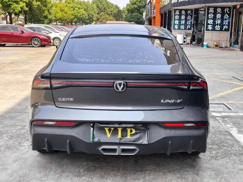 2024 Changan UNI-V с пробегом 14 000 км
