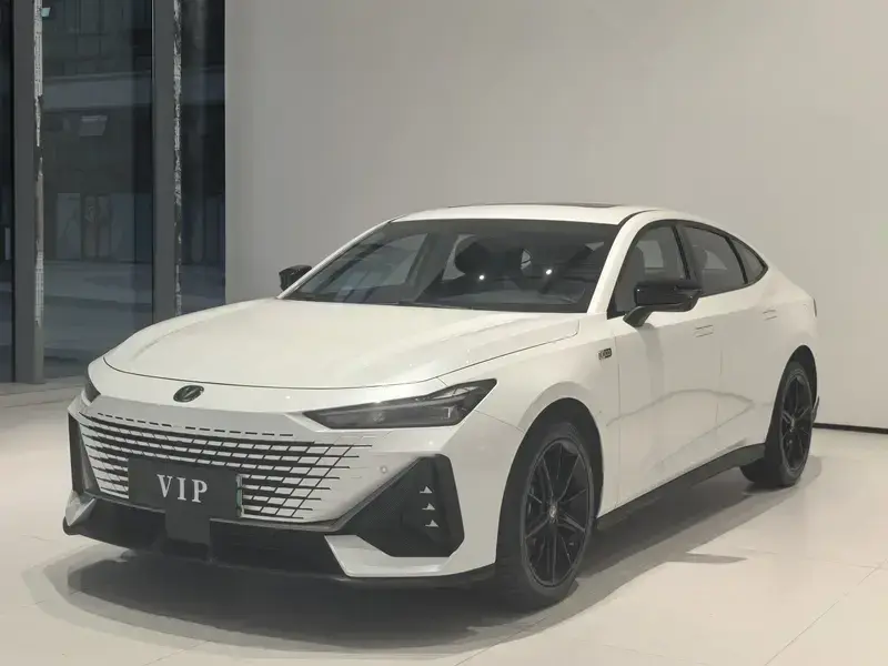 2023 Changan UNI-V с пробегом 8 000 км