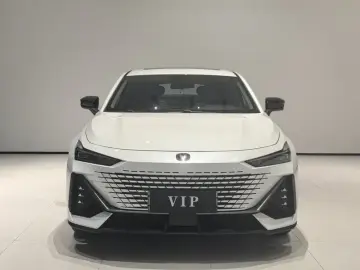 2023 Changan UNI-V с пробегом 8 000 км