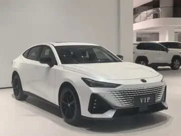 2023 Changan UNI-V с пробегом 8 000 км