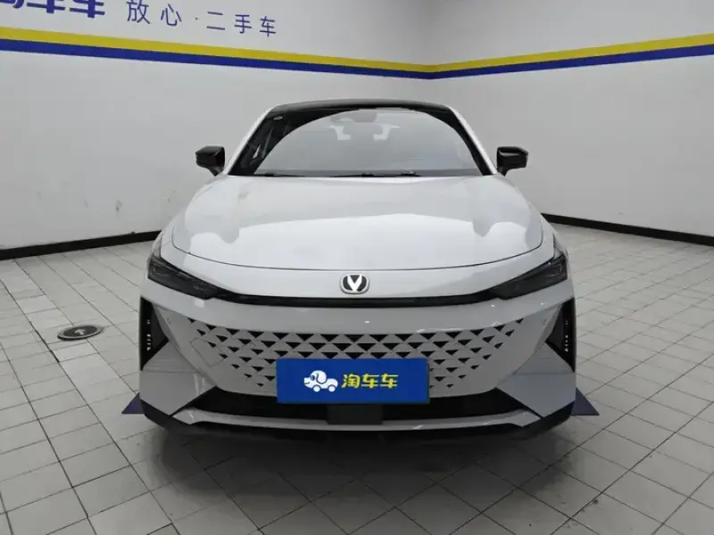 2024 Changan UNI-V с пробегом 300 км