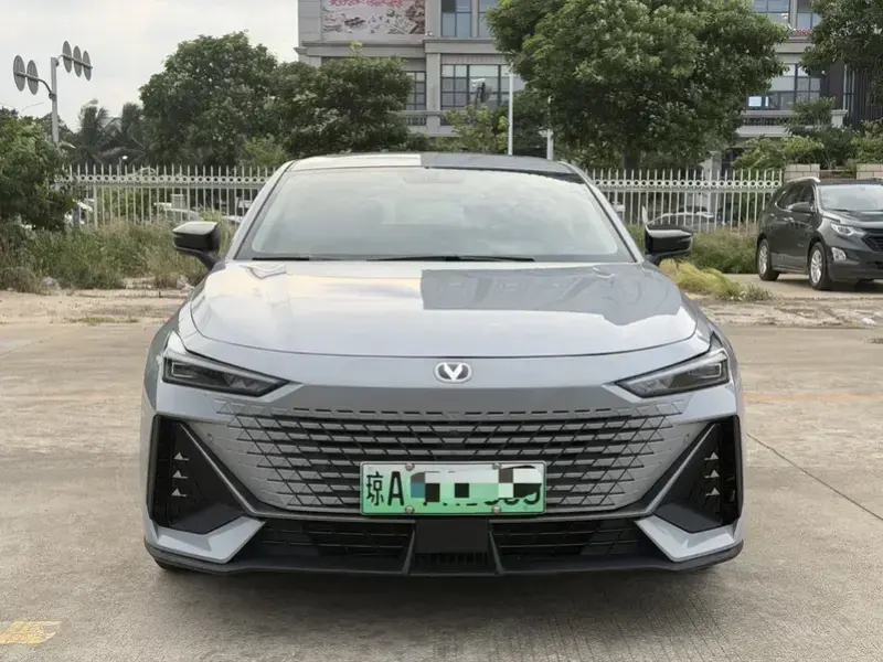 2023 Changan UNI-V с пробегом 40 000 км