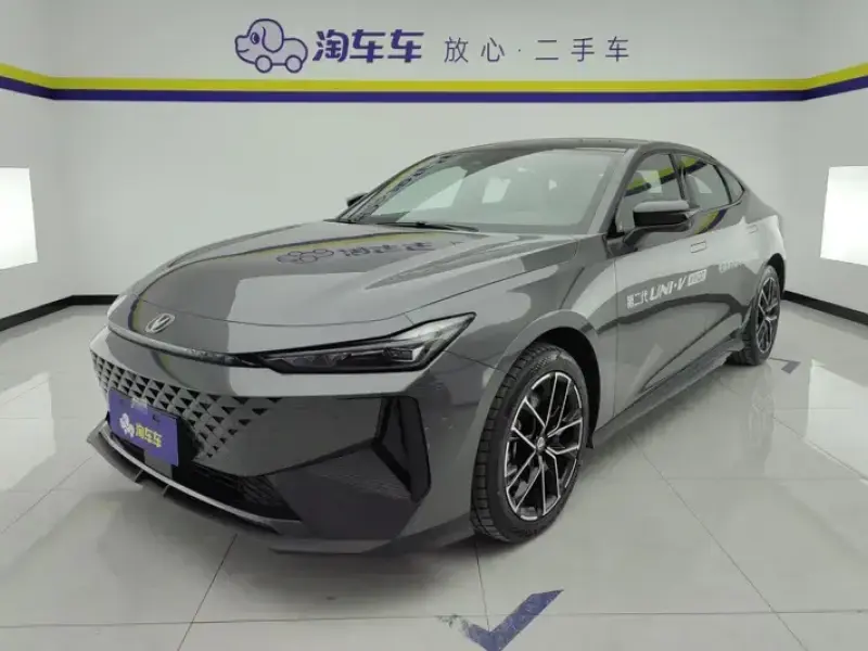 2024 Changan UNI-V с пробегом 1 000 км