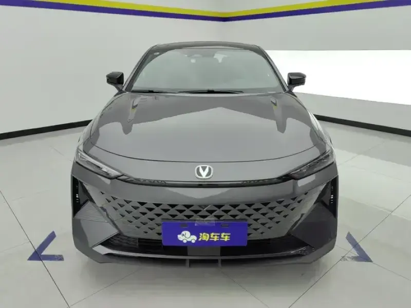 2024 Changan UNI-V с пробегом 1 000 км