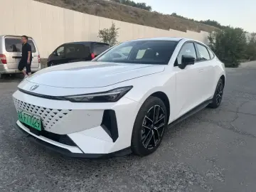 2024 Changan UNI-V с пробегом 2 000 км