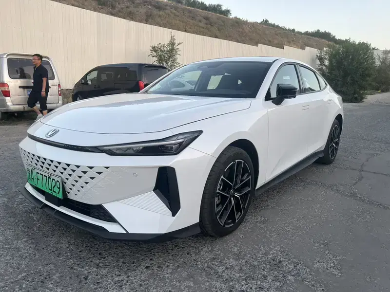 2024 Changan UNI-V с пробегом 2 000 км