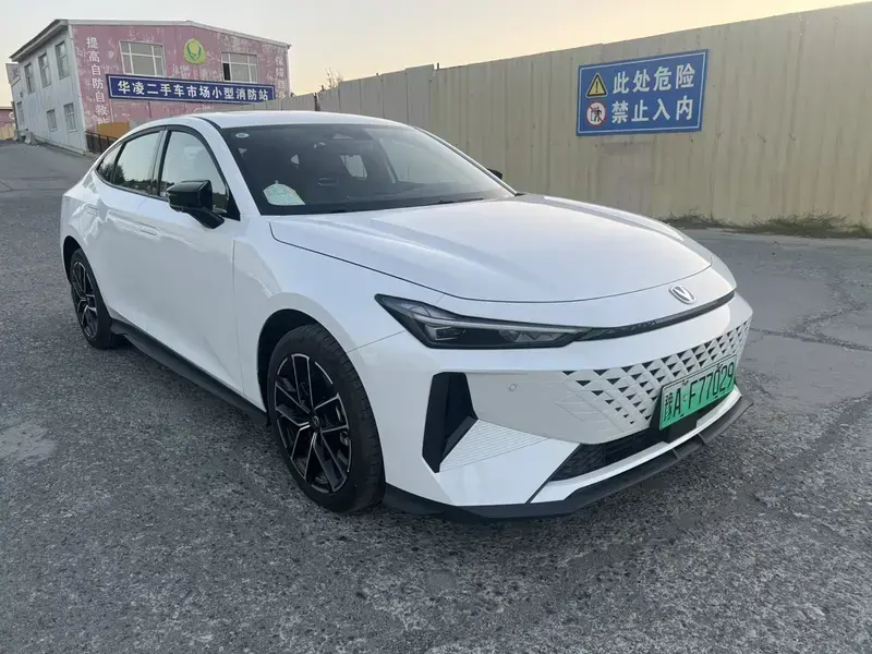 2024 Changan UNI-V с пробегом 2 000 км