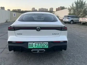 2024 Changan UNI-V с пробегом 2 000 км