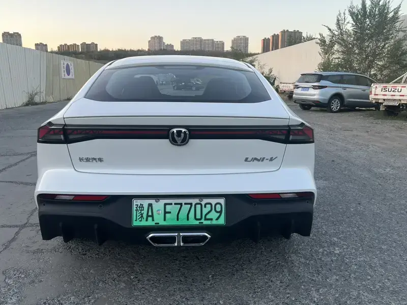 2024 Changan UNI-V с пробегом 2 000 км