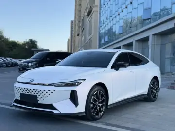 2024 Changan UNI-V с пробегом 33 000 км