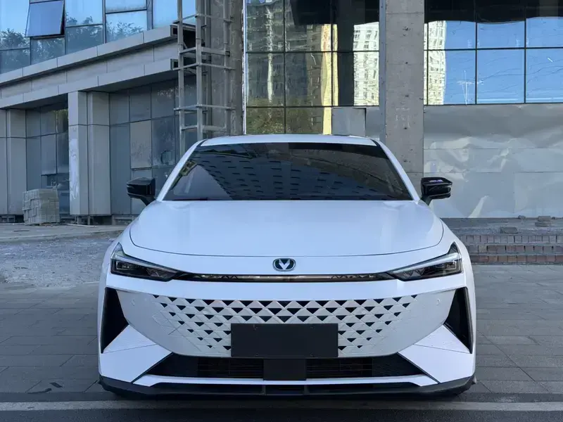 2024 Changan UNI-V с пробегом 33 000 км