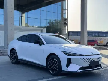 2024 Changan UNI-V с пробегом 33 000 км