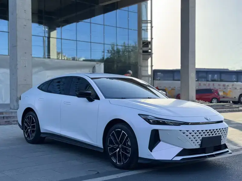 2024 Changan UNI-V с пробегом 33 000 км
