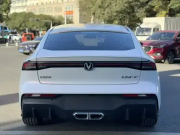 2024 Changan UNI-V с пробегом 33 000 км