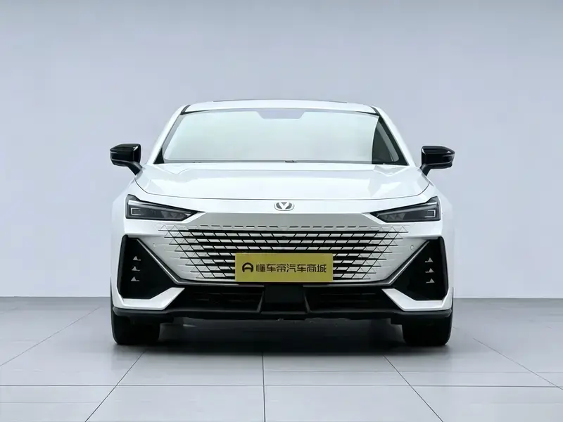 2023 Changan UNI-V с пробегом 18 500 км
