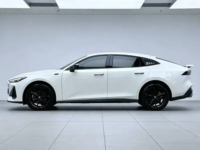 2023 Changan UNI-V с пробегом 18 500 км