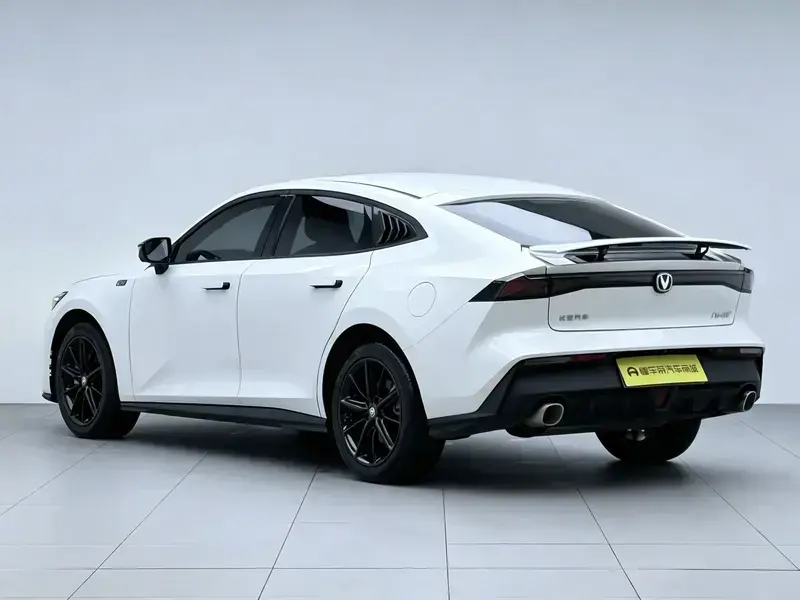 2023 Changan UNI-V с пробегом 18 500 км