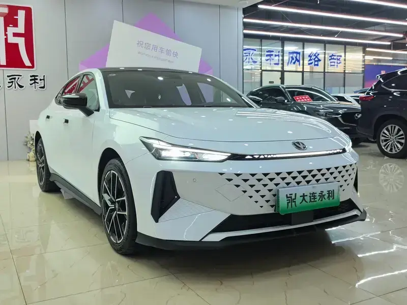2024 Changan UNI-V с пробегом 8 200 км