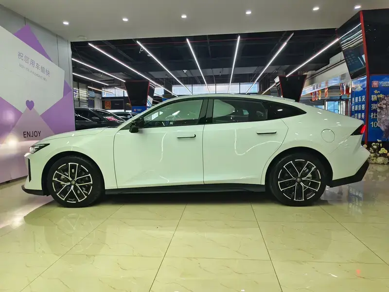 2024 Changan UNI-V с пробегом 8 200 км