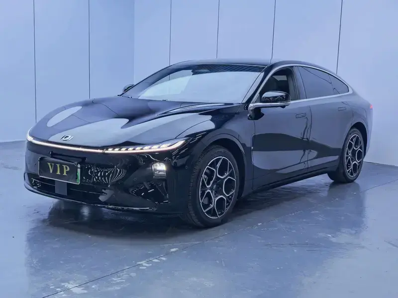 2025 Changan Qiyuan A07 с пробегом 23 000 км